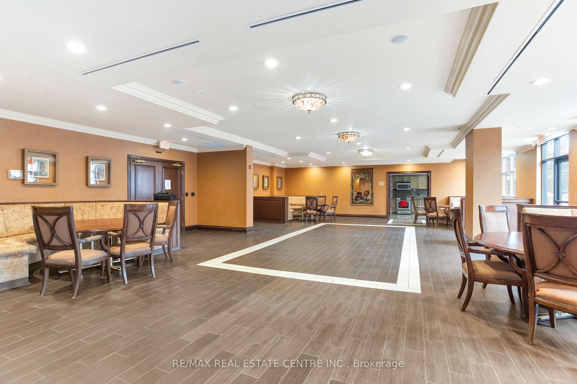 Photo 14 of Unit 504, 9225 Jane Street, Vaughan, Maple — HOMEH