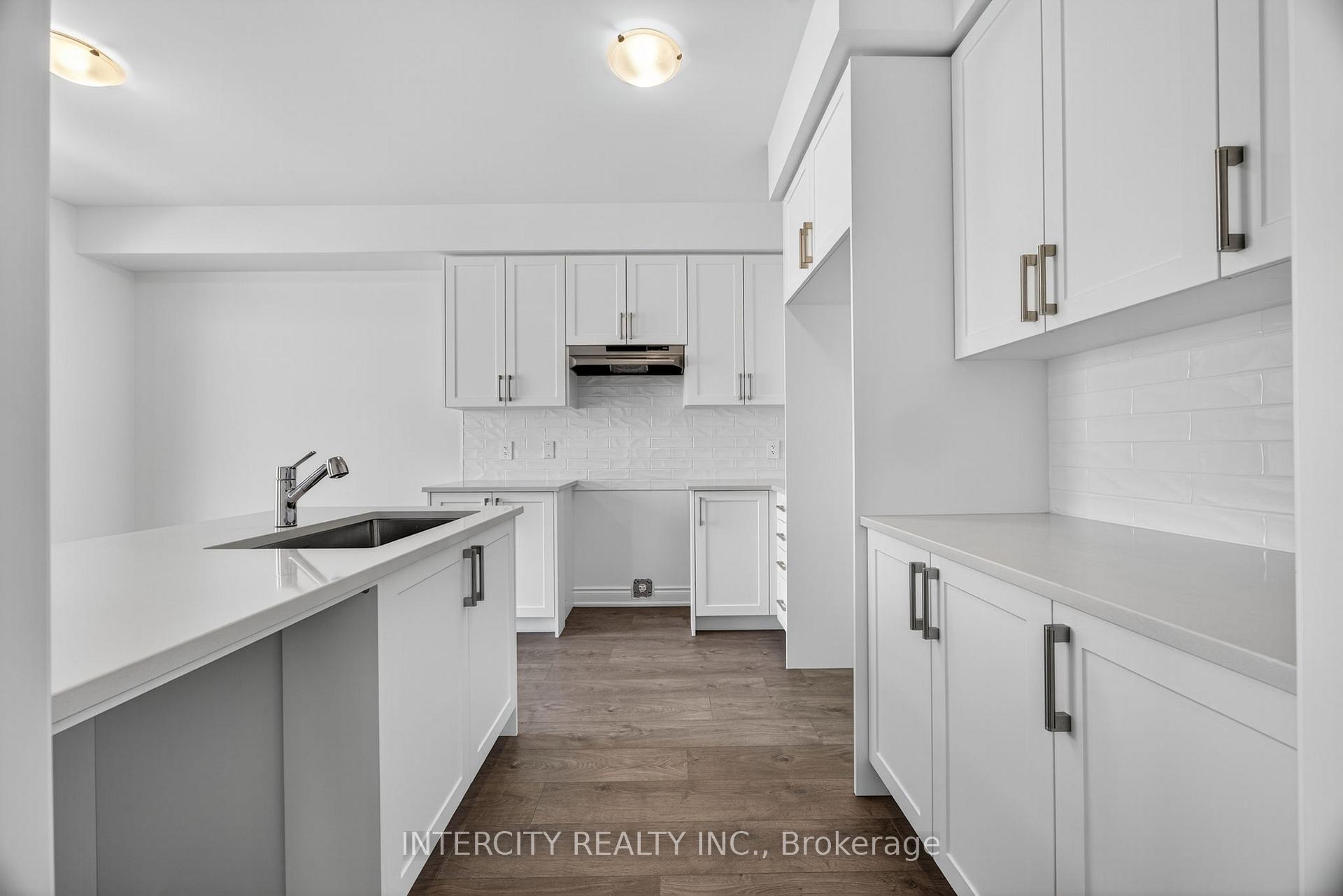 Photo 5 of 23 Avalon Drive, Wasaga Beach — HOMEH