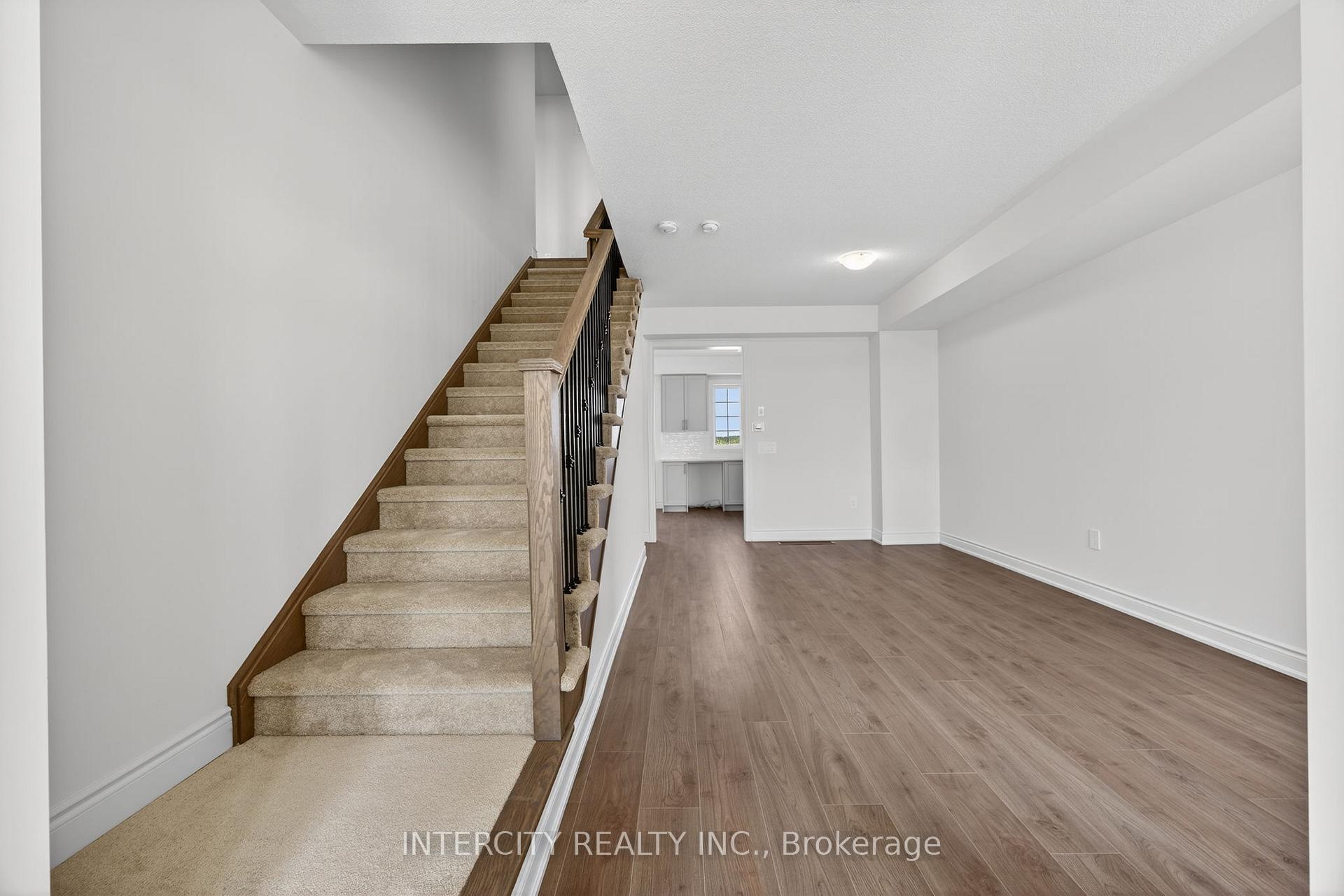 Photo 3 of 21 Avalon Drive, Wasaga Beach — HOMEH