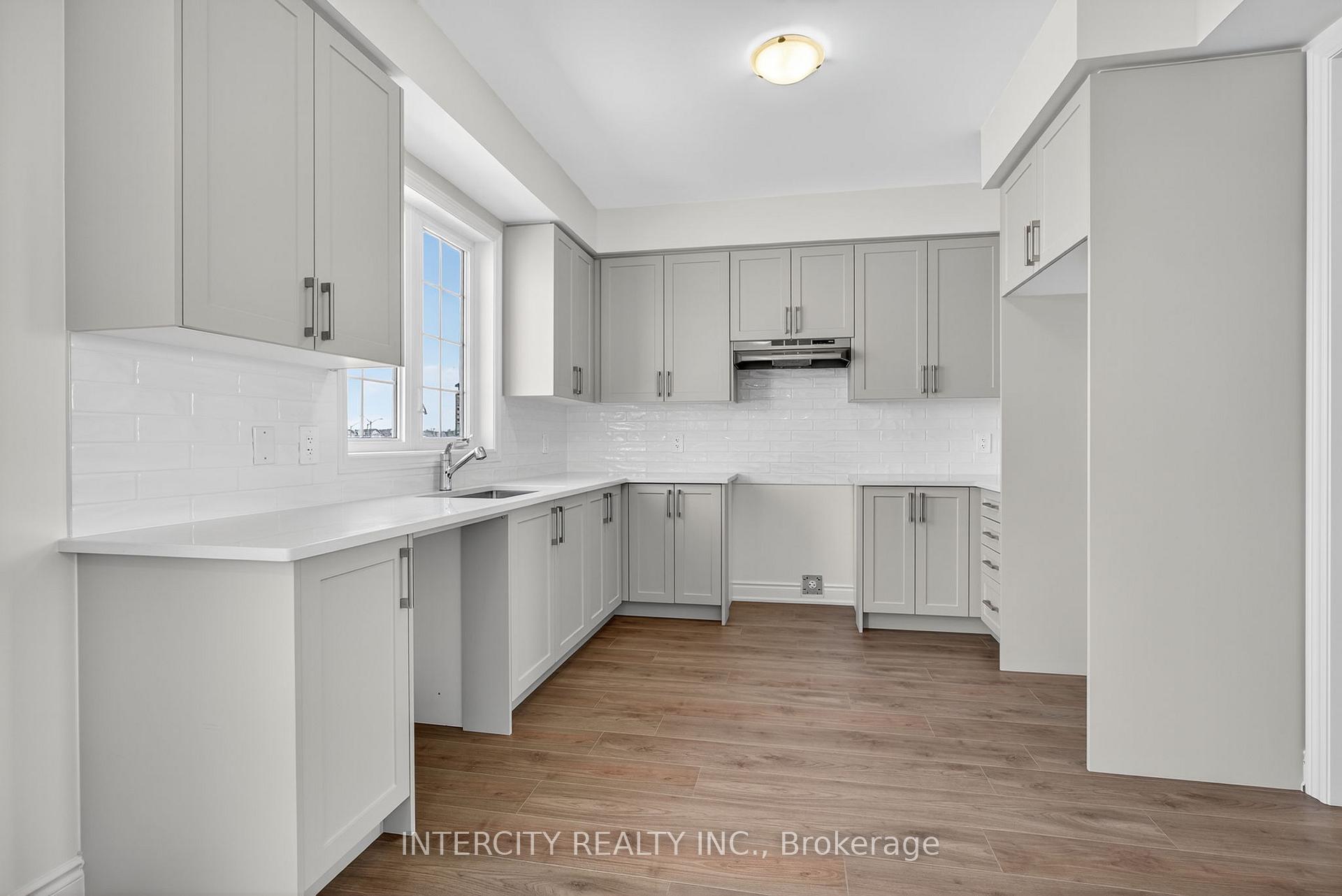 Photo 2 of 21 Avalon Drive, Wasaga Beach — HOMEH