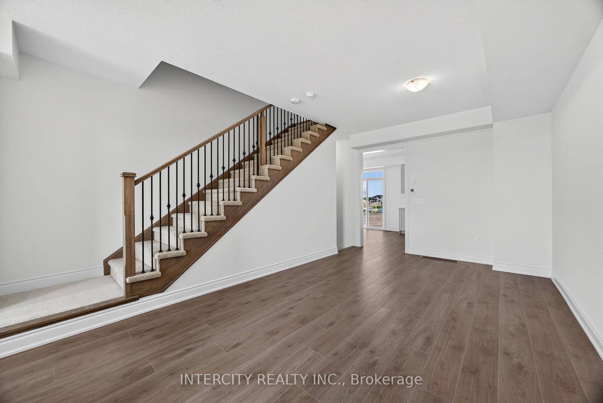 Photo 4 of 21 Avalon Drive, Wasaga Beach — HOMEH