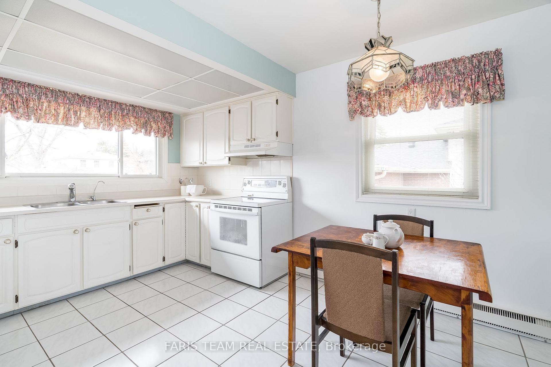 Photo 4 of 37 Varden Avenue, Barrie, Codrington — HOMEH