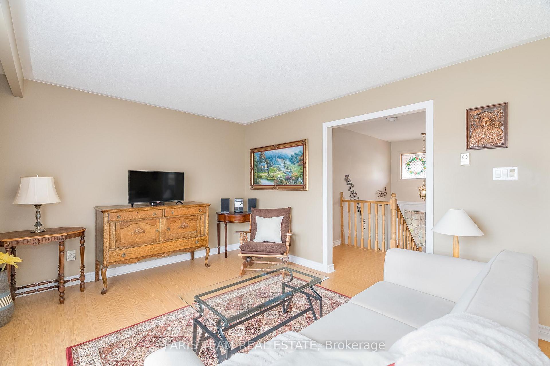 Photo 8 of 37 Varden Avenue, Barrie, Codrington — HOMEH