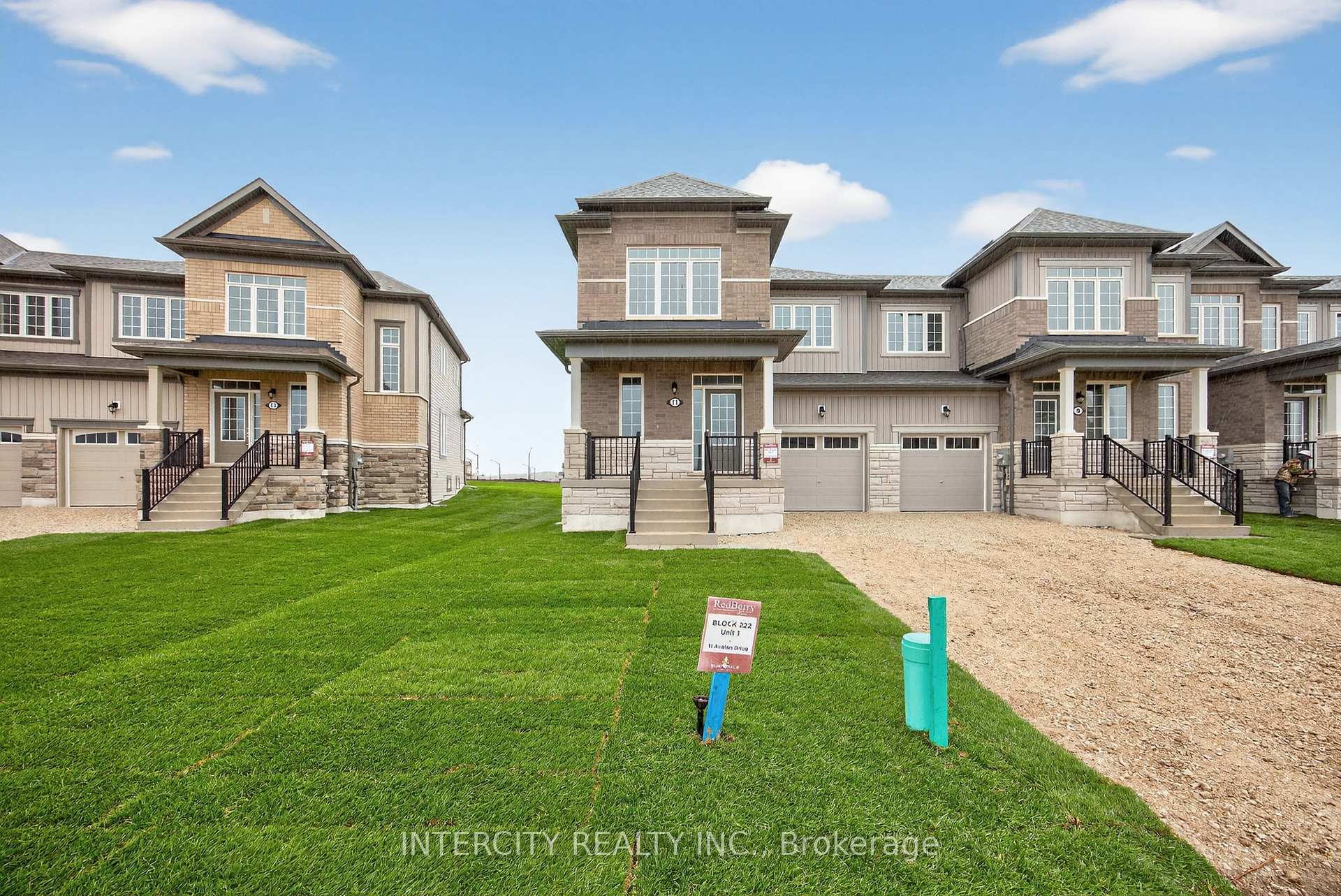 Photo 5 of 11 Avalon Drive, Wasaga Beach — HOMEH