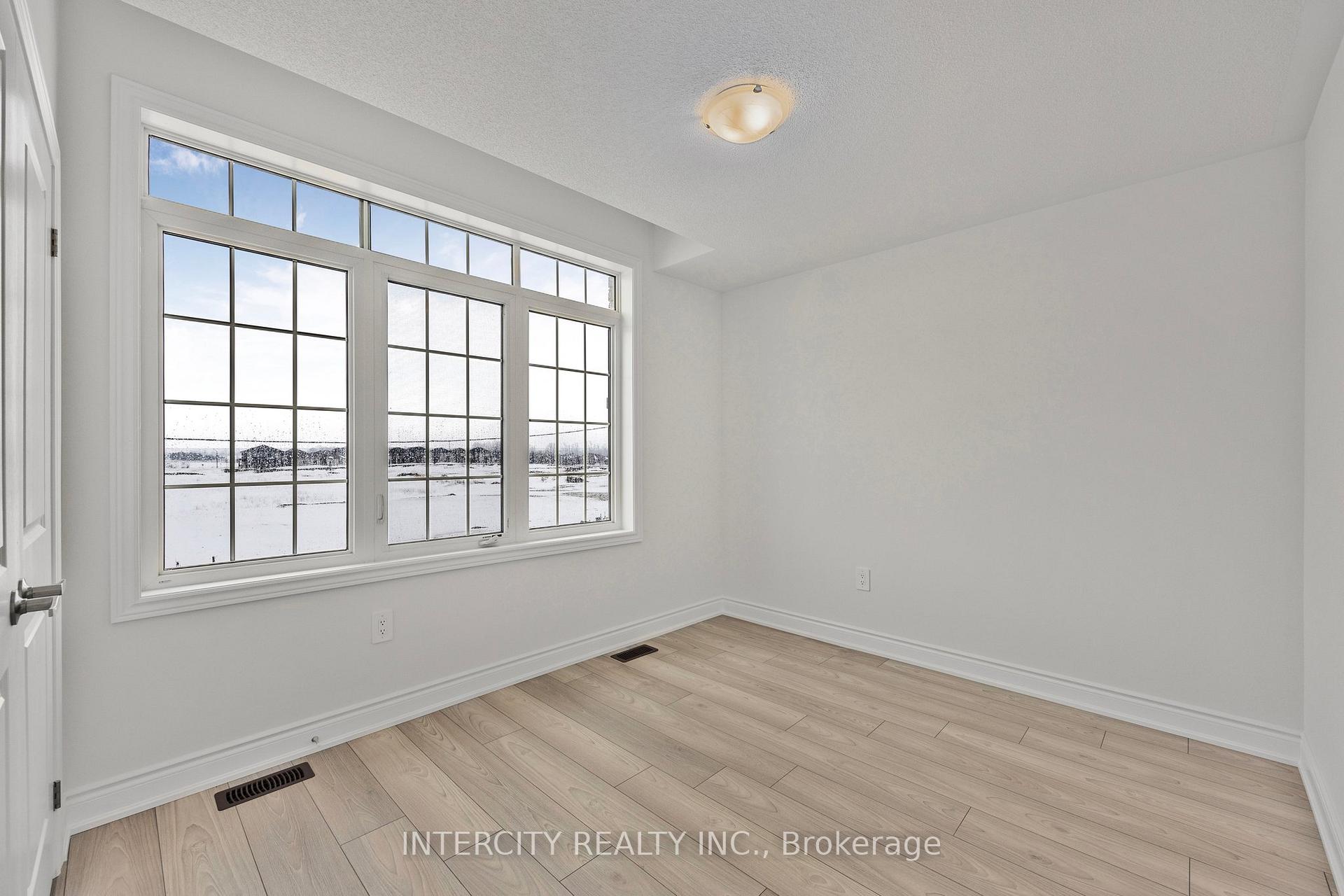 Photo 3 of 11 Avalon Drive, Wasaga Beach — HOMEH
