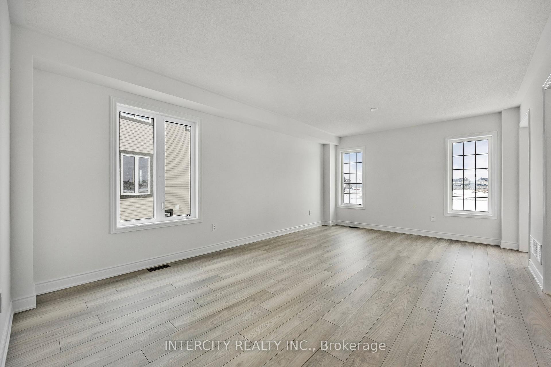 Photo 13 of 11 Avalon Drive, Wasaga Beach — HOMEH