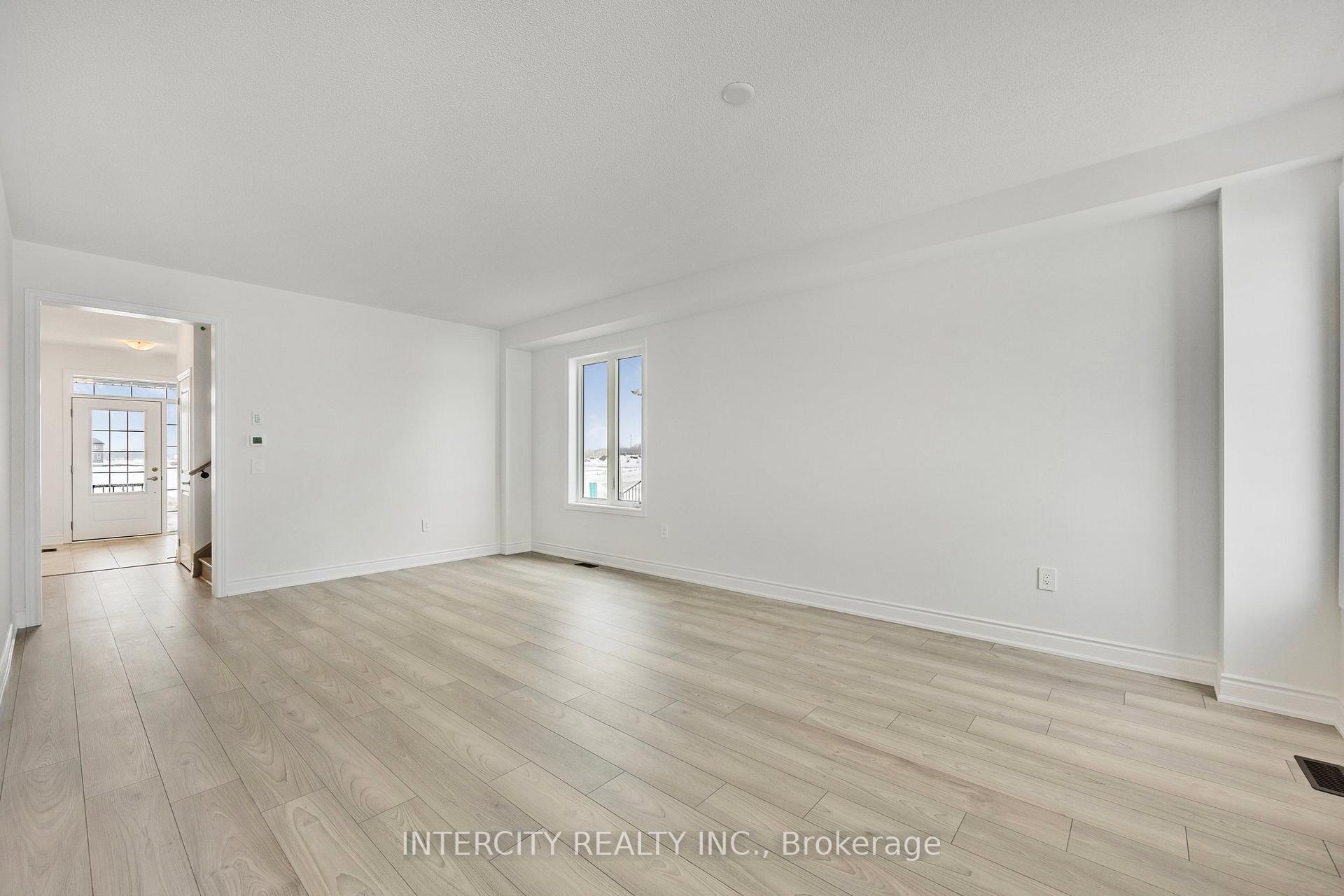 Photo 10 of 11 Avalon Drive, Wasaga Beach — HOMEH