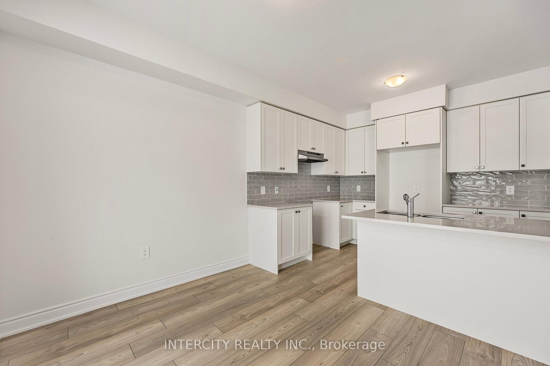 Photo 25 of 11 Avalon Drive, Wasaga Beach — HOMEH