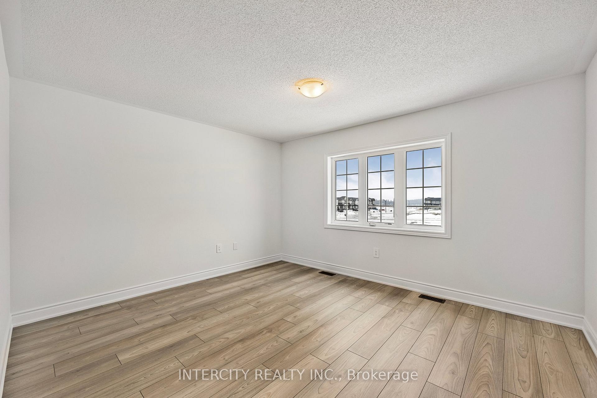 Photo 37 of 11 Avalon Drive, Wasaga Beach — HOMEH