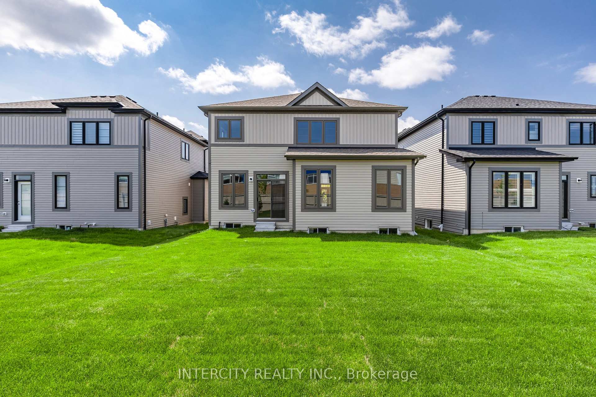 Photo 2 of 78 Season Crescent, Wasaga Beach — HOMEH