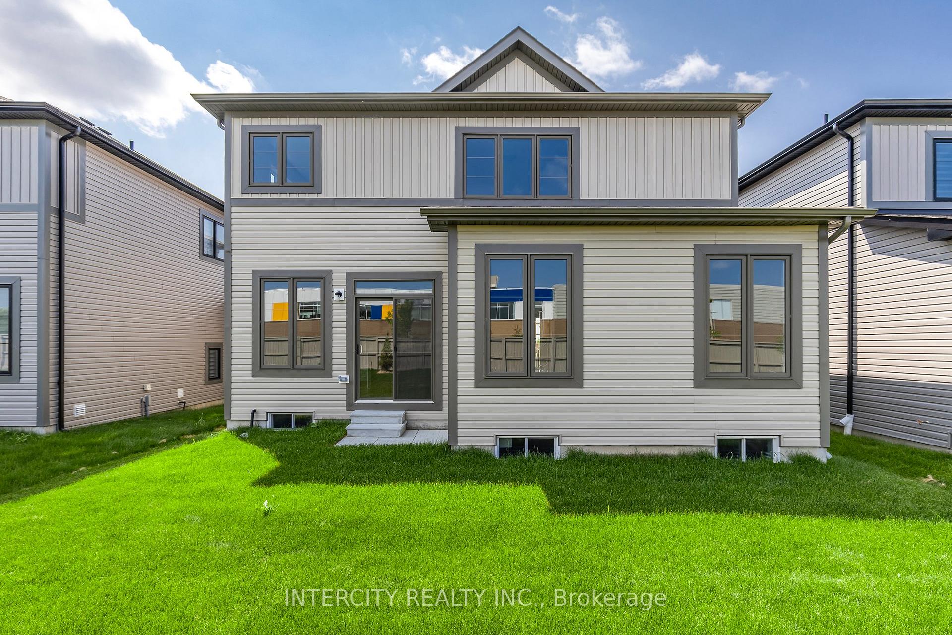 Photo 12 of 78 Season Crescent, Wasaga Beach — HOMEH