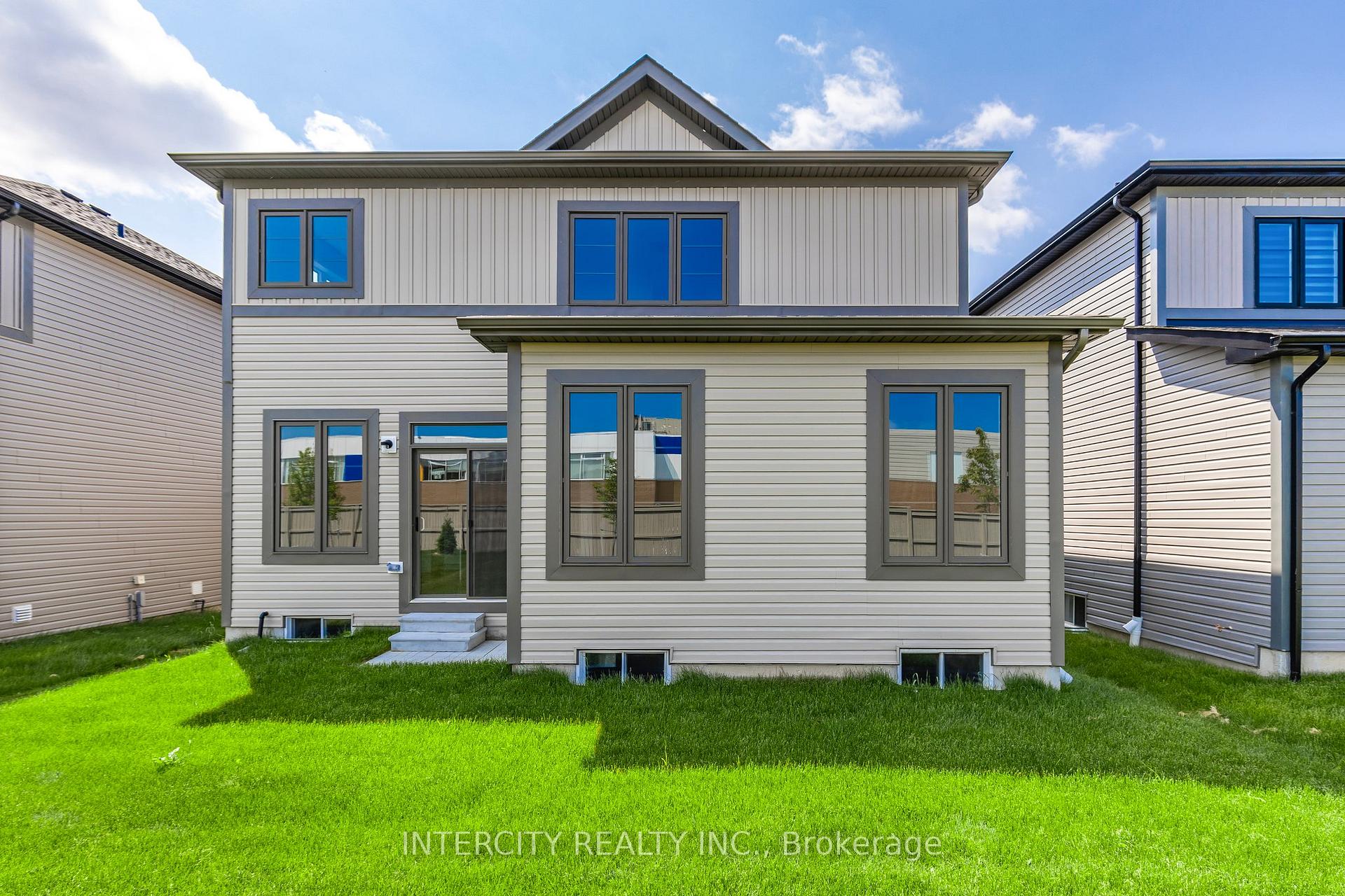 Photo 19 of 78 Season Crescent, Wasaga Beach — HOMEH