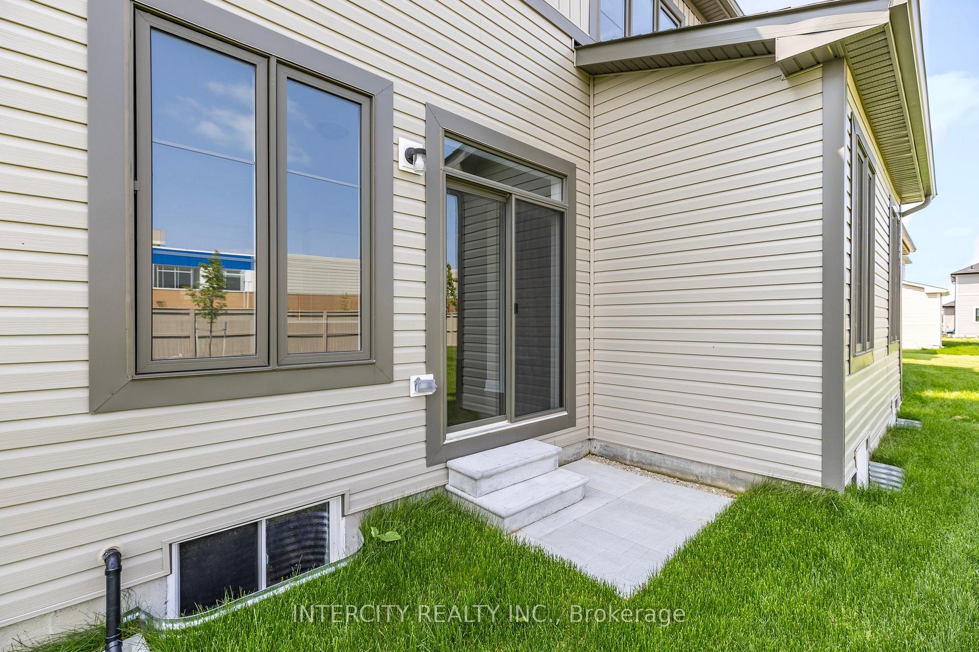 Photo 18 of 78 Season Crescent, Wasaga Beach — HOMEH