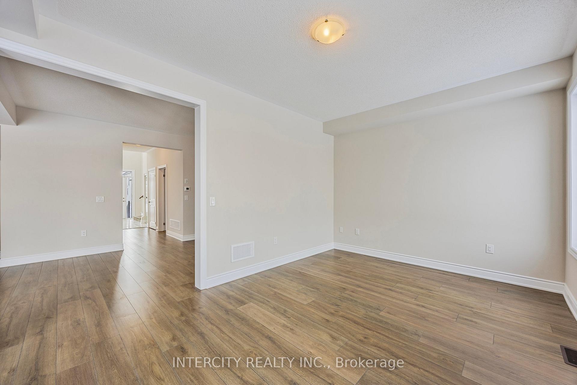 Photo 13 of 78 Season Crescent, Wasaga Beach — HOMEH
