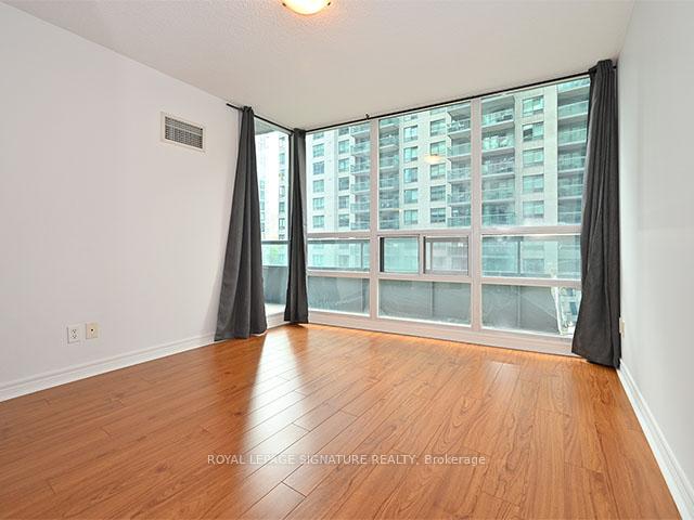 Photo 15 of Unit 612, 30 Grand Trunk Crescent, Toronto, Waterfront Communities — HOMEH