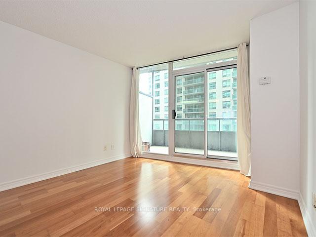 Photo 6 of Unit 612, 30 Grand Trunk Crescent, Toronto, Waterfront Communities — HOMEH