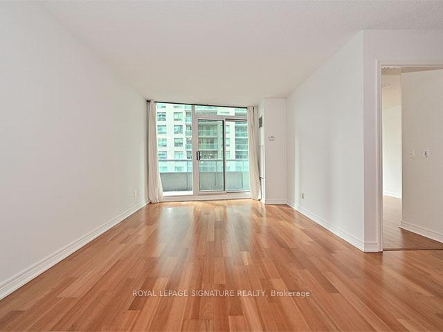Photo 8 of Unit 612, 30 Grand Trunk Crescent, Toronto, Waterfront Communities — HOMEH