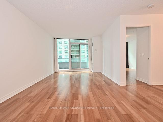 Photo 10 of Unit 612, 30 Grand Trunk Crescent, Toronto, Waterfront Communities — HOMEH