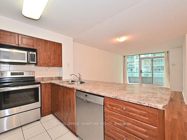 Photo 11 of Unit 612, 30 Grand Trunk Crescent, Toronto, Waterfront Communities — HOMEH