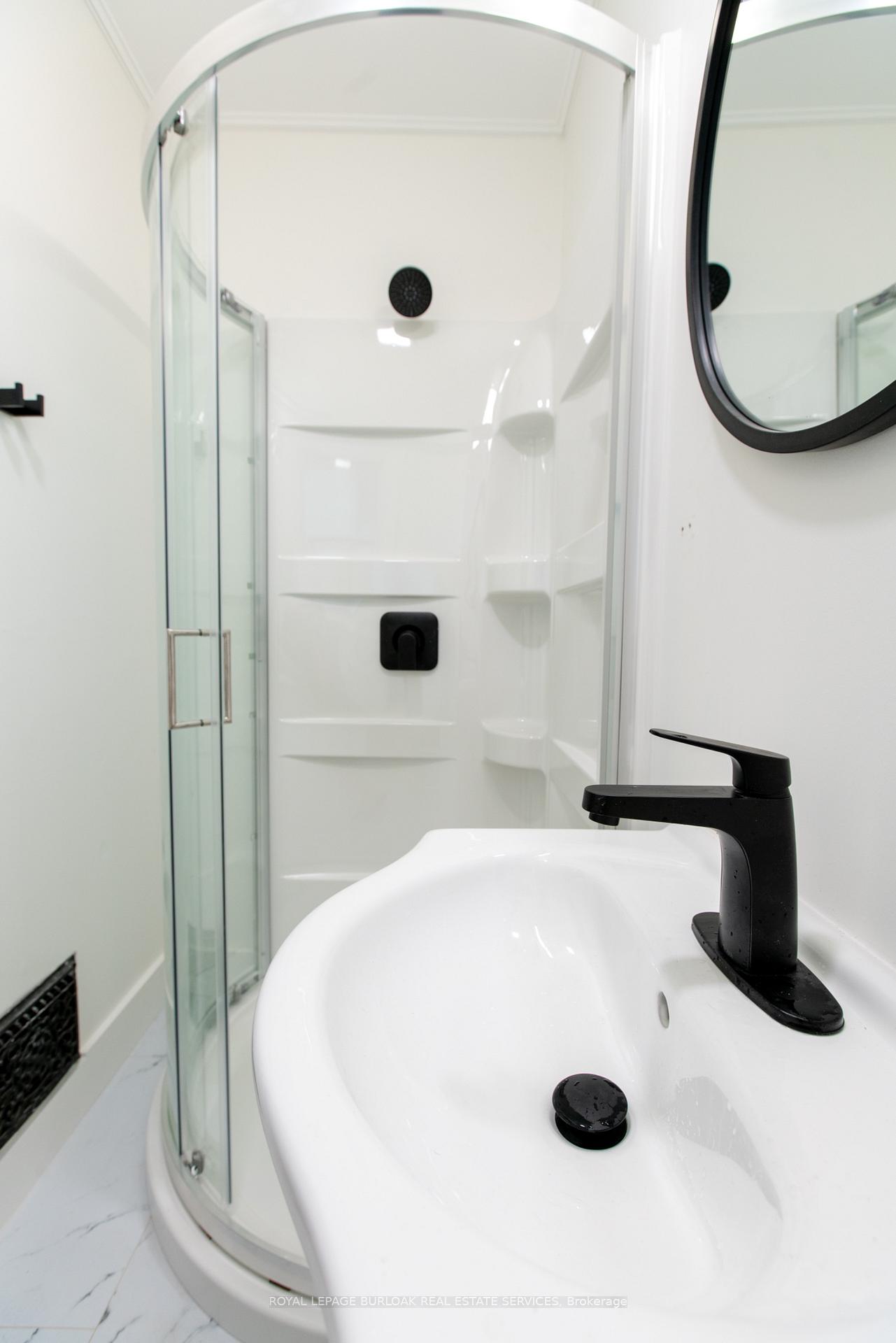 Photo 10 of 49 Province Street S, Hamilton, Delta — HOMEH