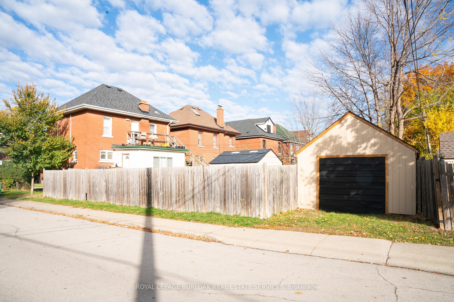 Photo 30 of 49 Province Street S, Hamilton, Delta — HOMEH