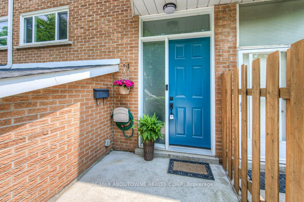 Photo 2 of 5503 Schueller Crescent, Burlington, Appleby — HOMEH