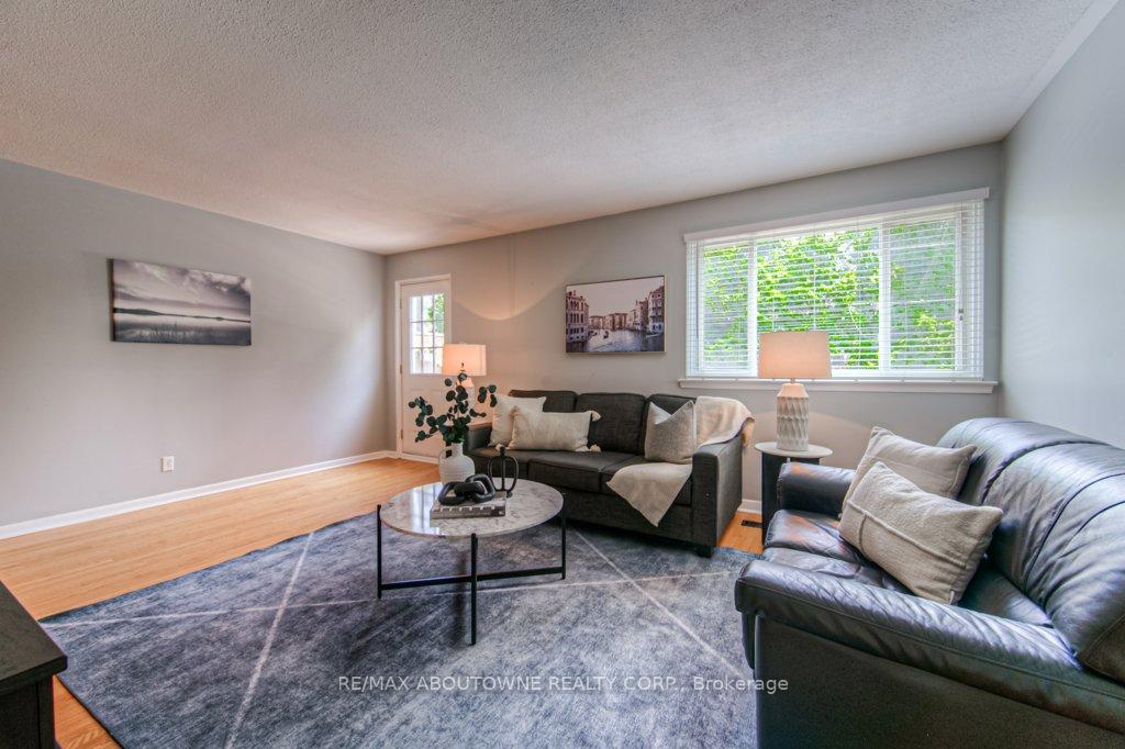 Photo 3 of 5503 Schueller Crescent, Burlington, Appleby — HOMEH