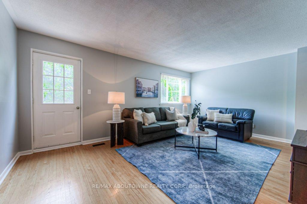 Photo 4 of 5503 Schueller Crescent, Burlington, Appleby — HOMEH