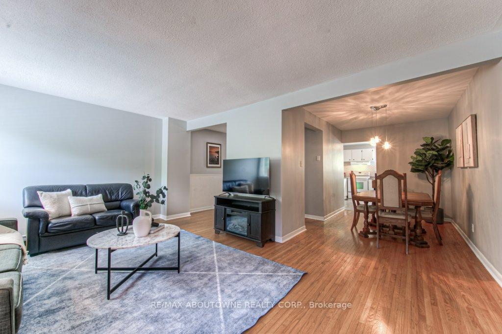 Photo 5 of 5503 Schueller Crescent, Burlington, Appleby — HOMEH