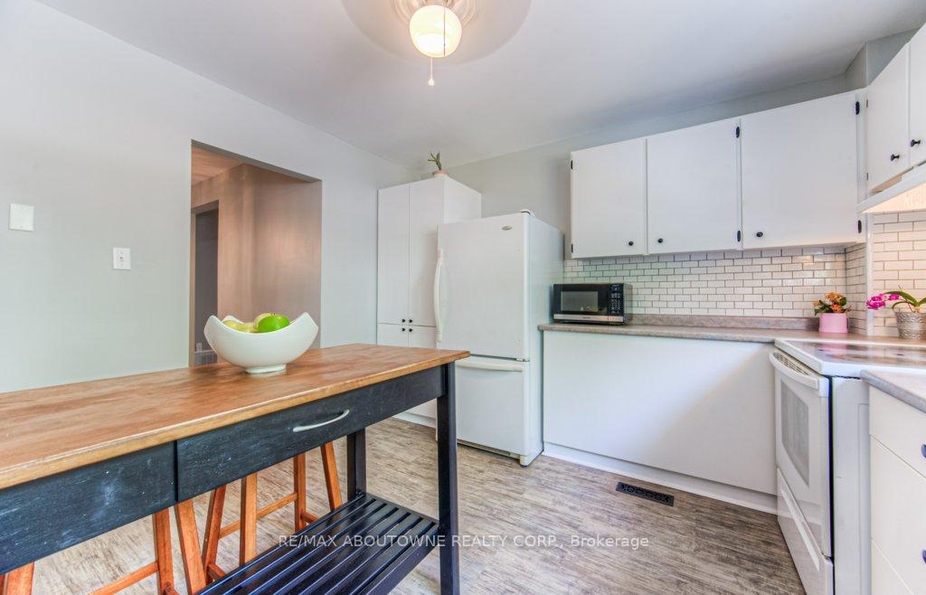 Photo 10 of 5503 Schueller Crescent, Burlington, Appleby — HOMEH