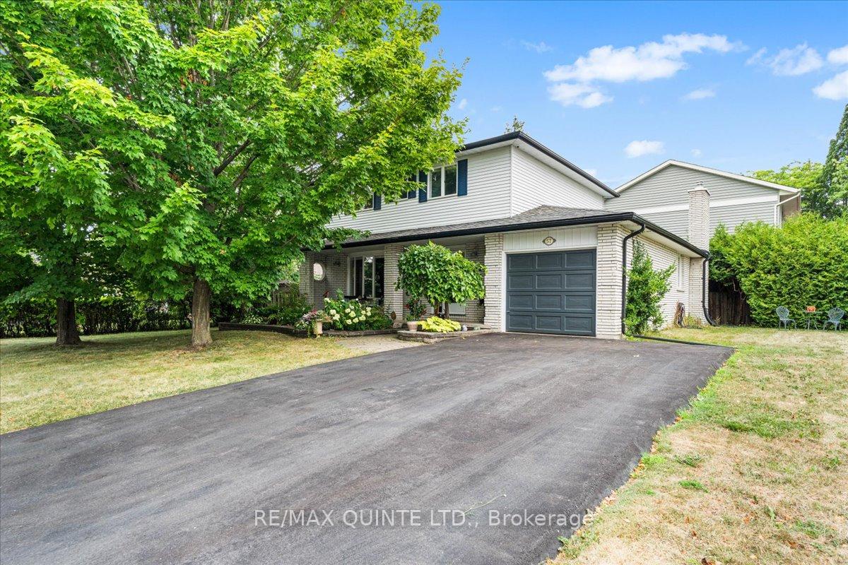 Photo 2 of 57 Kensington Crescent, Belleville, Belleville Ward — HOMEH
