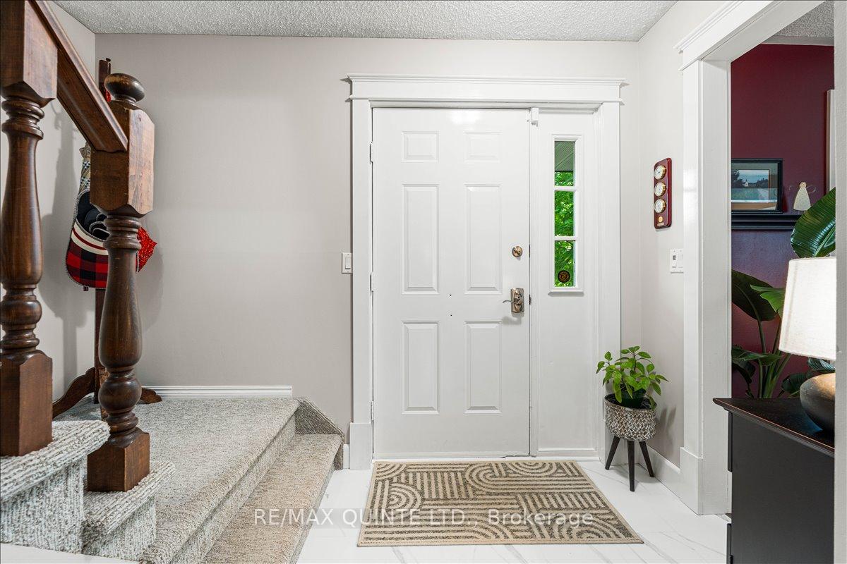 Photo 3 of 57 Kensington Crescent, Belleville, Belleville Ward — HOMEH