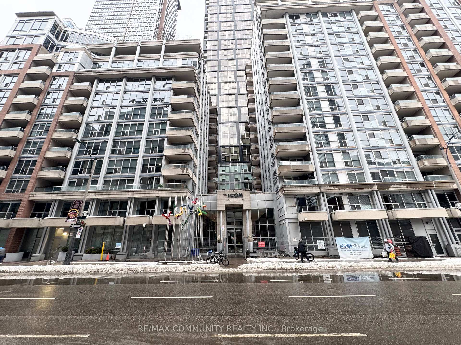 Front of Unit 230, 250 Wellington Street W
