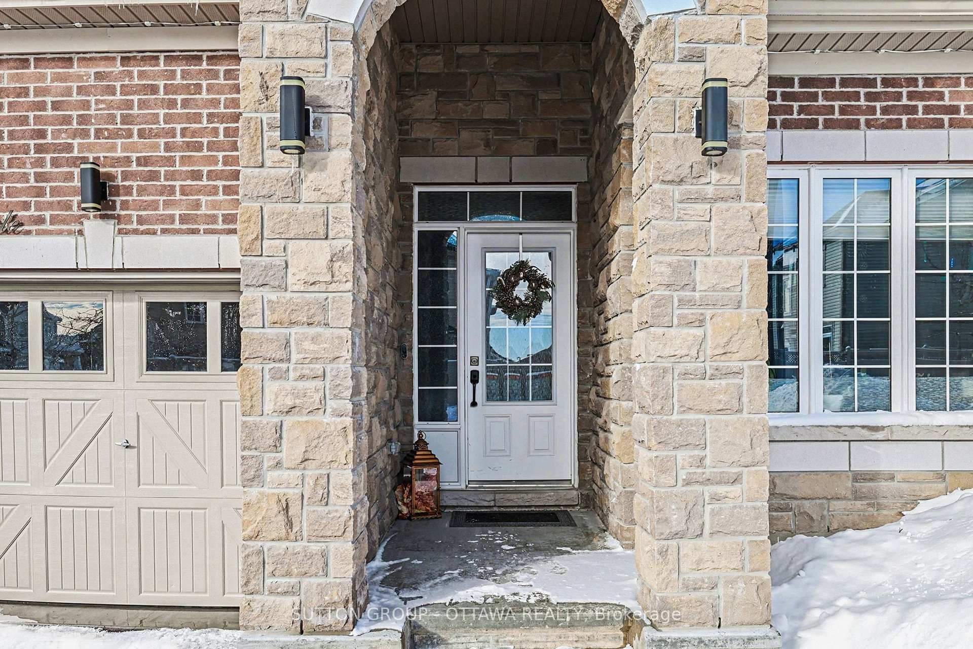 Photo 4 of 156 Asper Trail Circle, Ottawa, Kanata - Emerald Meadows/Trailwest — HOMEH