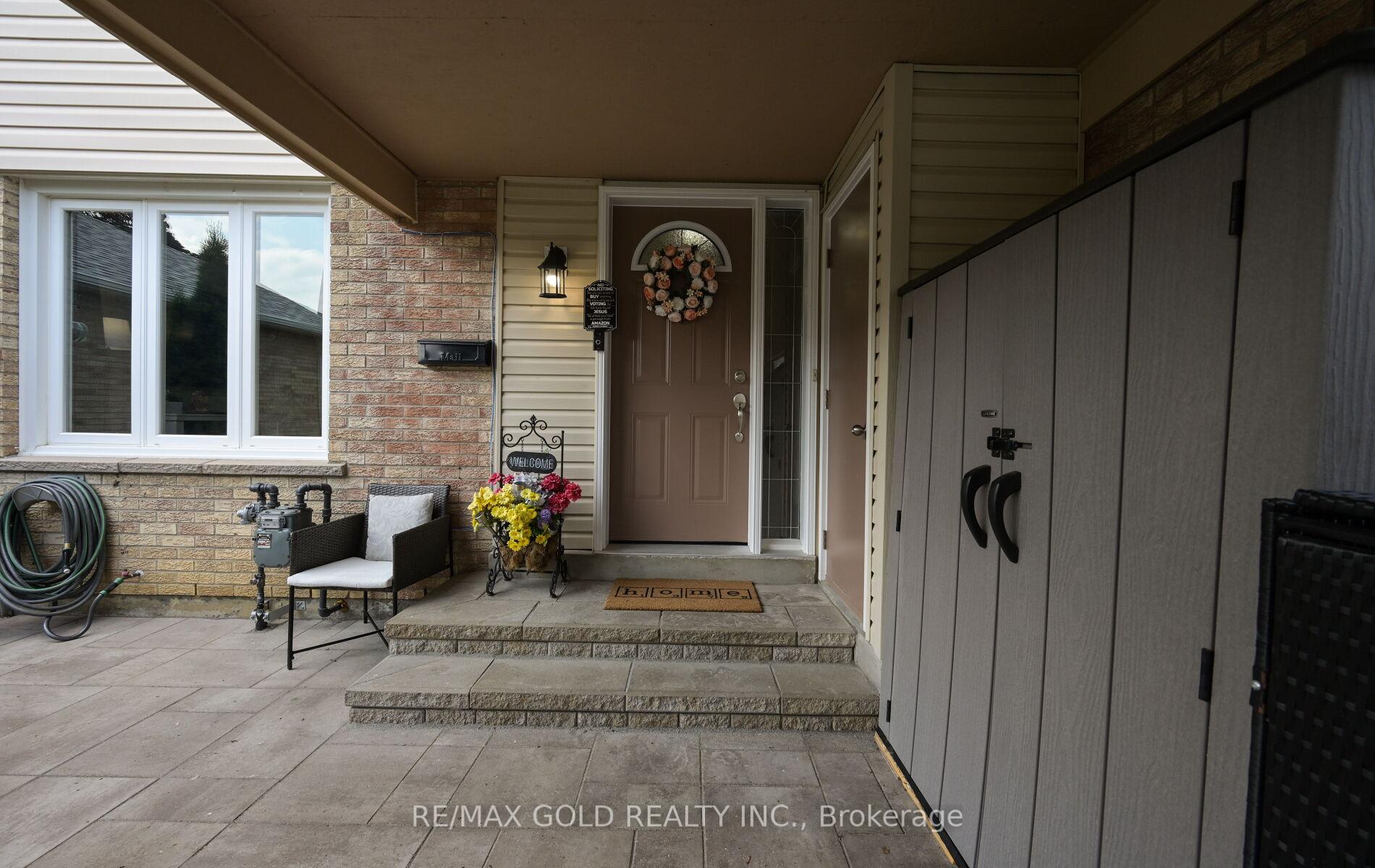 Photo 2 of 72 Courtleigh Square, Brampton, Heart Lake East — HOMEH