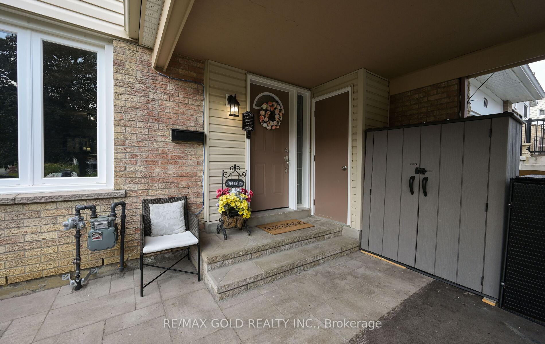Photo 4 of 72 Courtleigh Square, Brampton, Heart Lake East — HOMEH