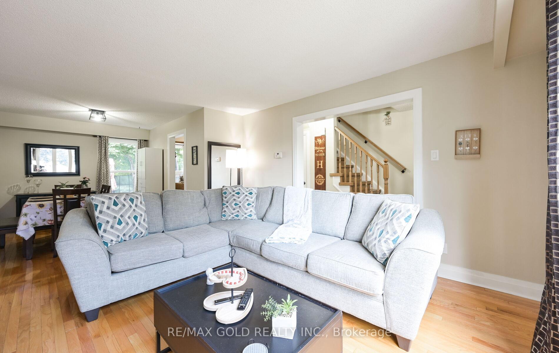 Photo 19 of 72 Courtleigh Square, Brampton, Heart Lake East — HOMEH