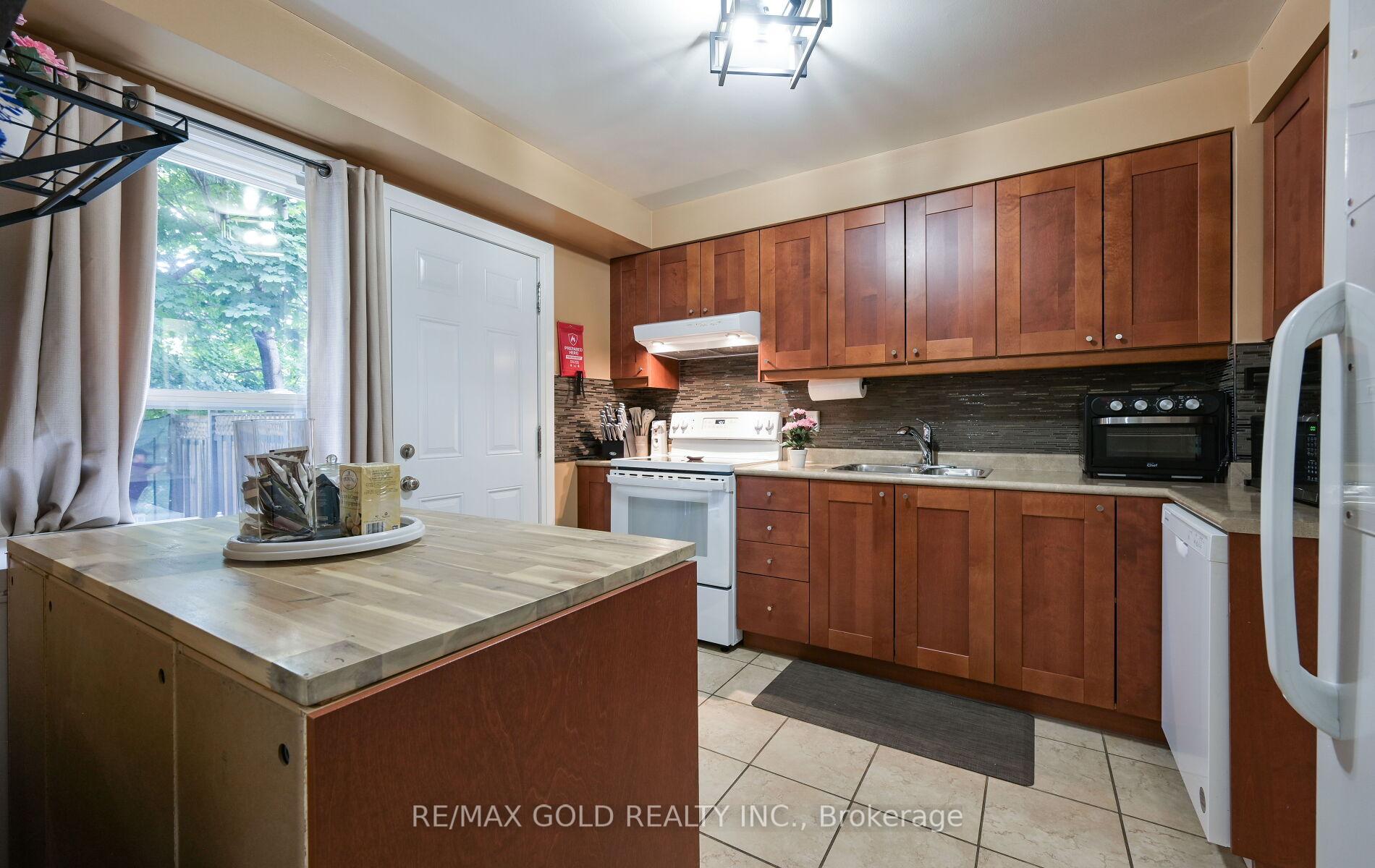 Photo 34 of 72 Courtleigh Square, Brampton, Heart Lake East — HOMEH