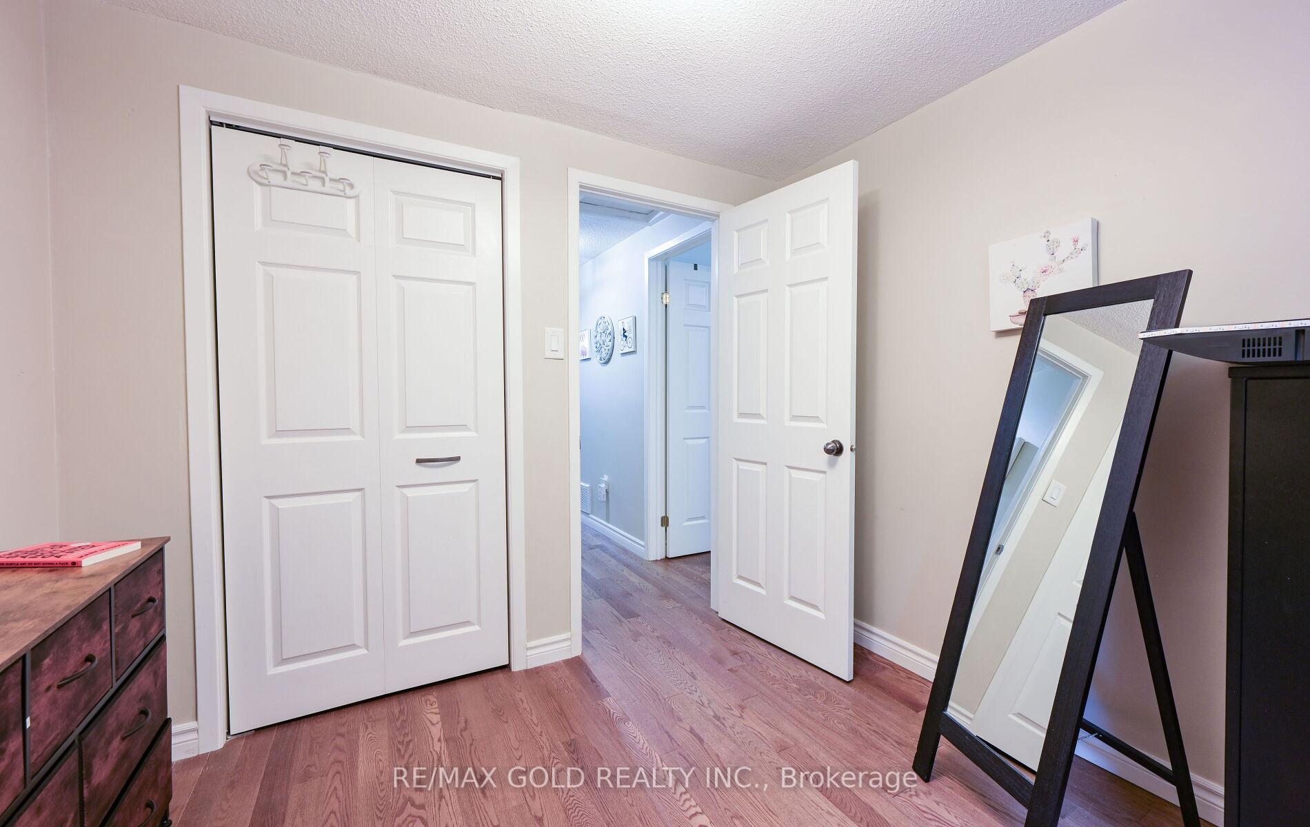 Photo 7 of 72 Courtleigh Square, Brampton, Heart Lake East — HOMEH