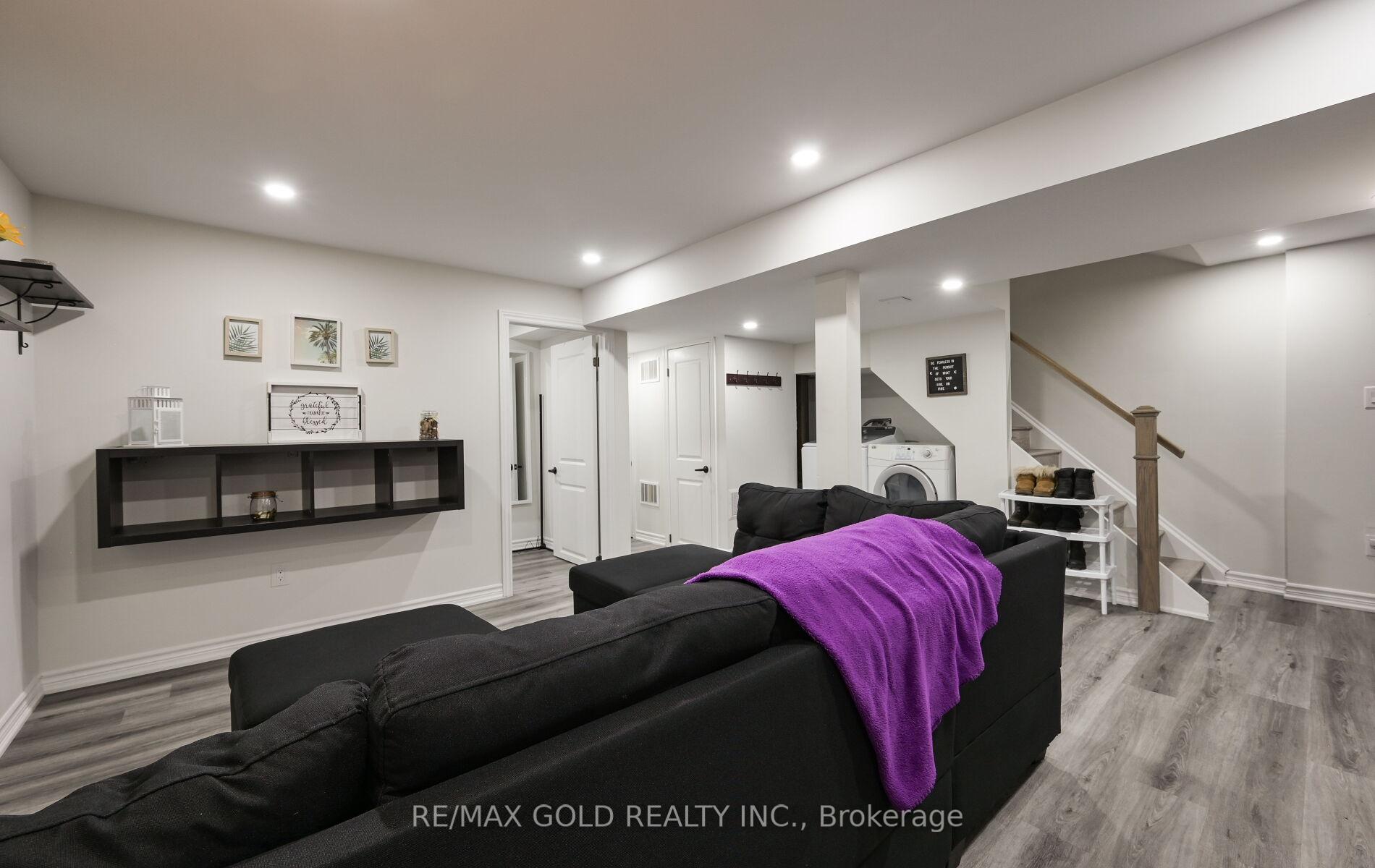 Photo 15 of 72 Courtleigh Square, Brampton, Heart Lake East — HOMEH