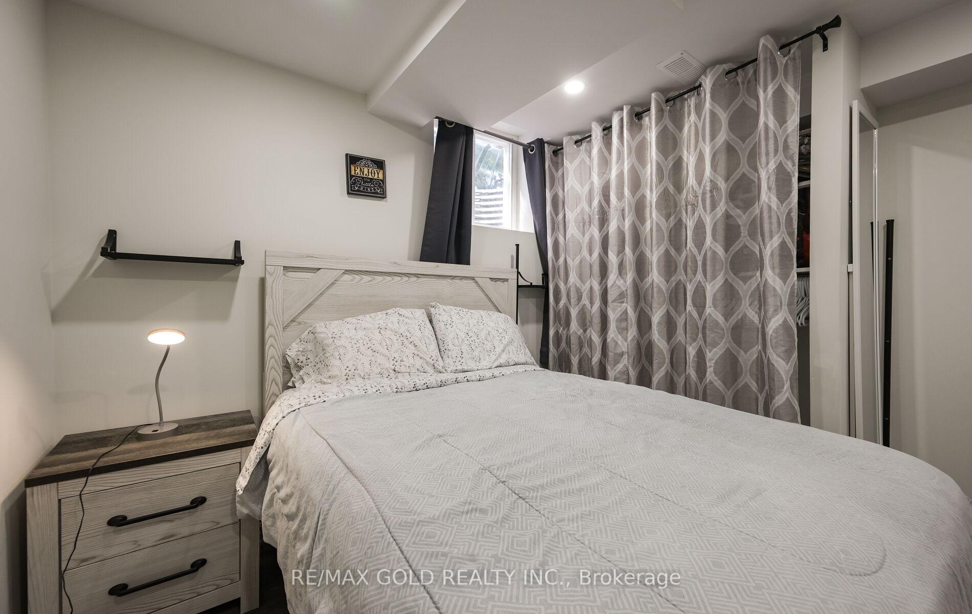 Photo 16 of 72 Courtleigh Square, Brampton, Heart Lake East — HOMEH