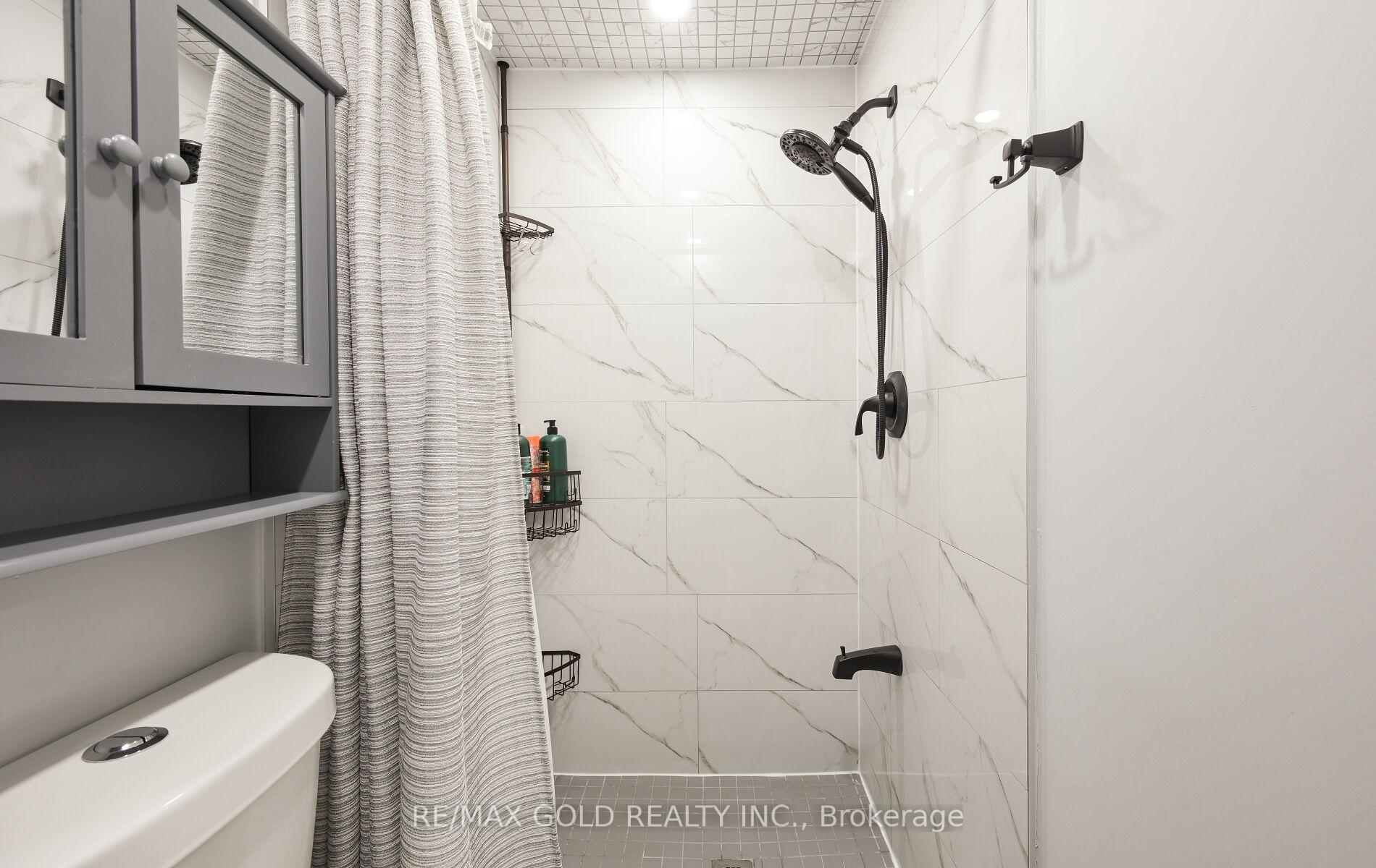 Photo 24 of 72 Courtleigh Square, Brampton, Heart Lake East — HOMEH
