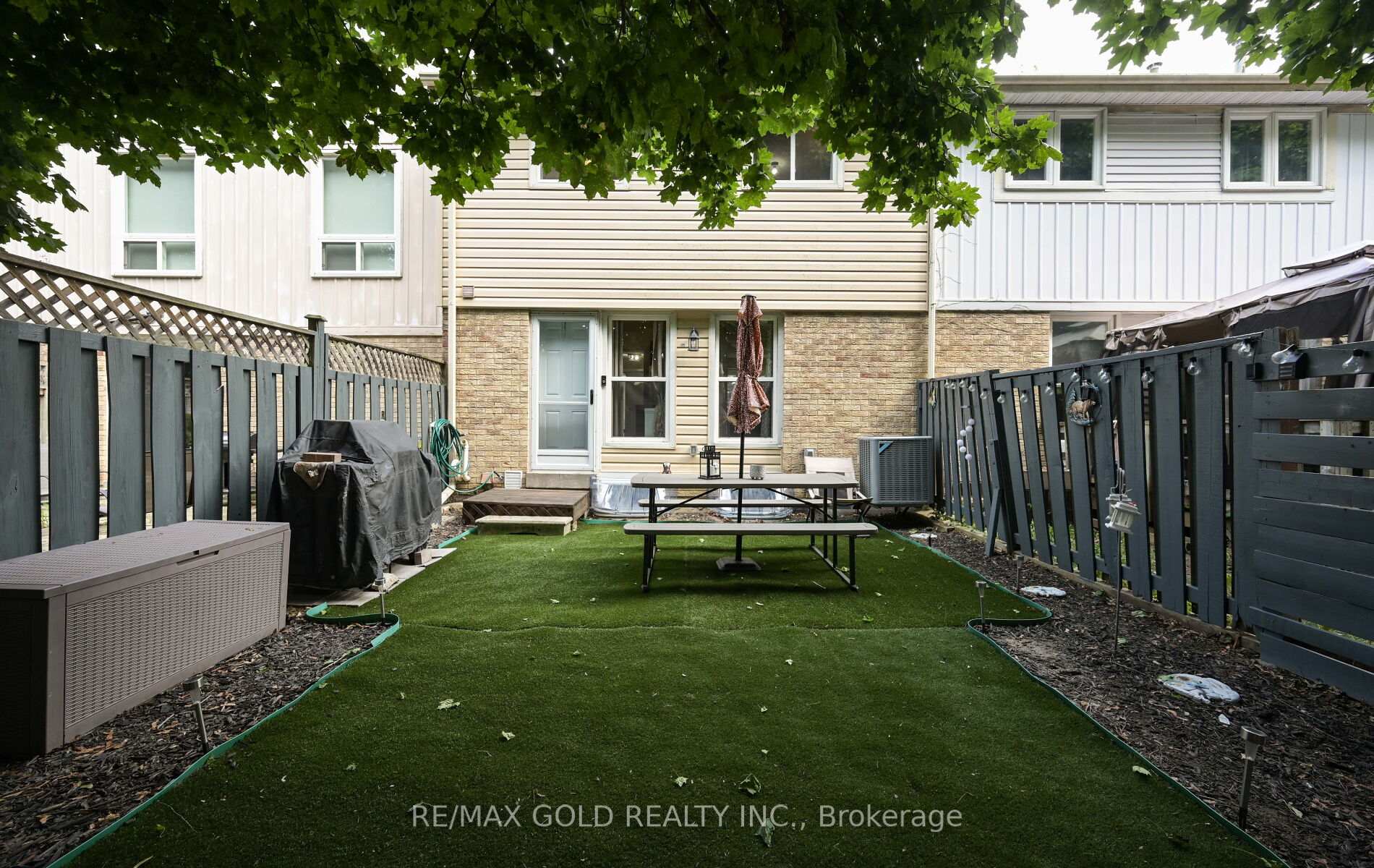 Photo 30 of 72 Courtleigh Square, Brampton, Heart Lake East — HOMEH