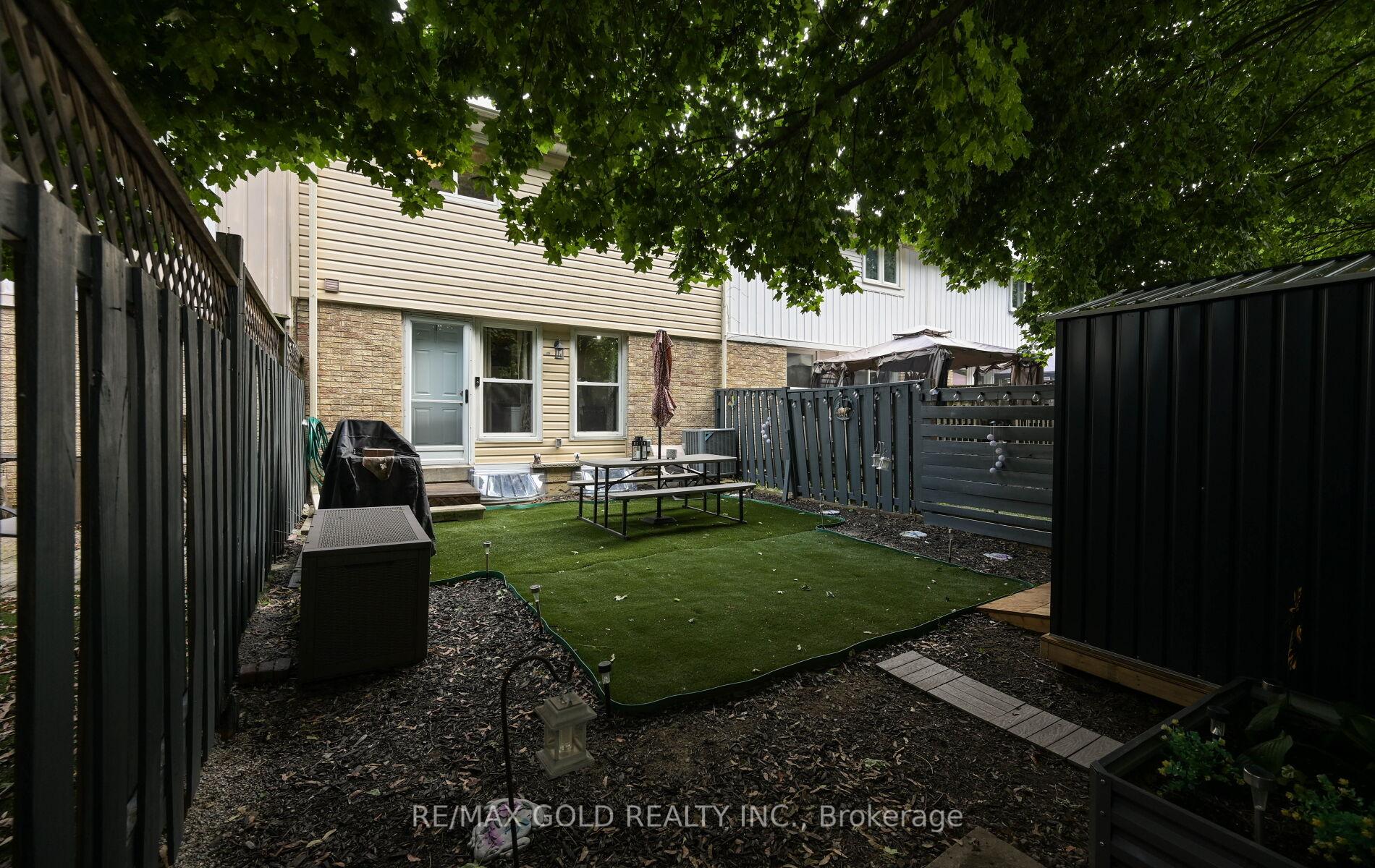 Photo 31 of 72 Courtleigh Square, Brampton, Heart Lake East — HOMEH