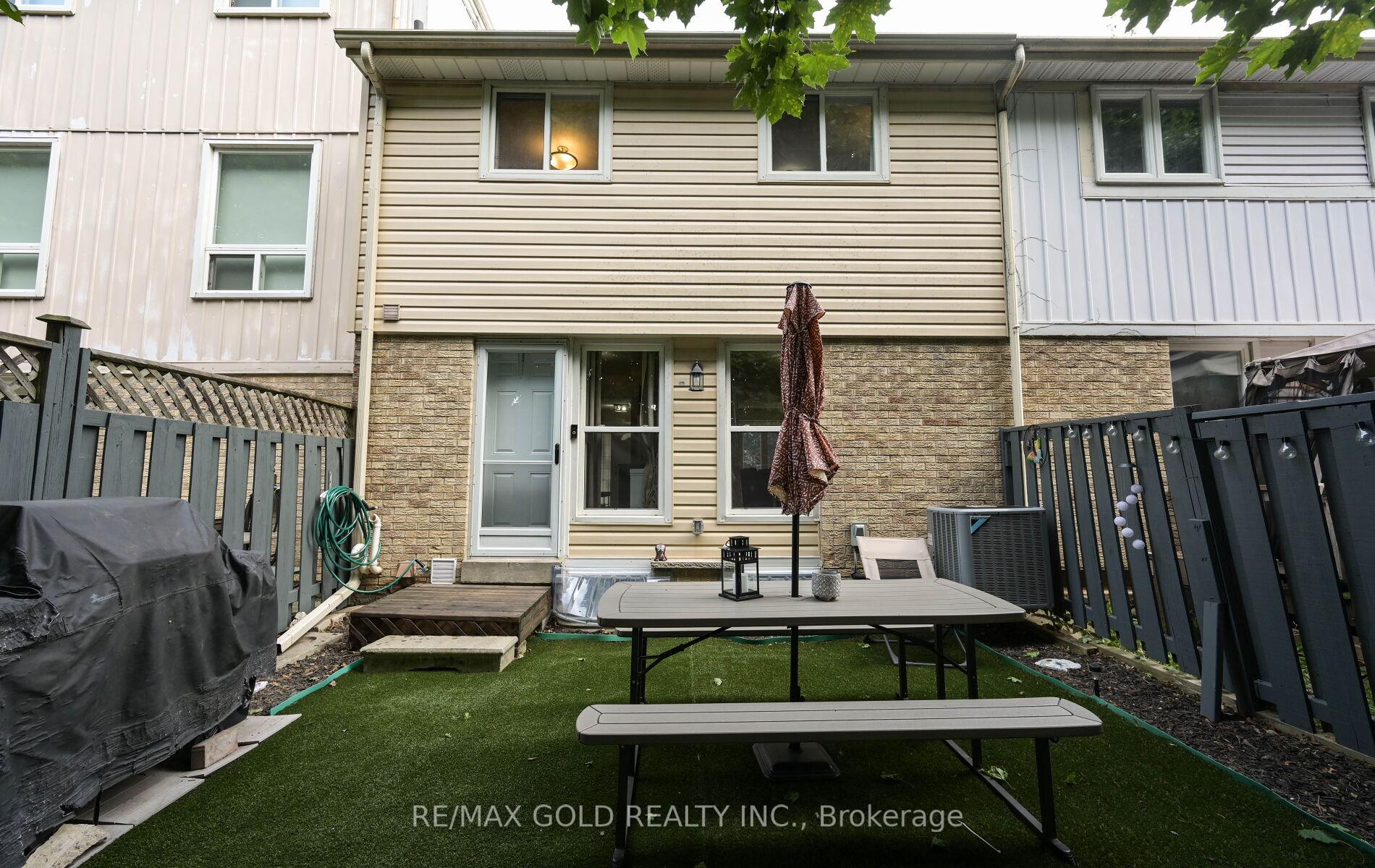 Photo 33 of 72 Courtleigh Square, Brampton, Heart Lake East — HOMEH