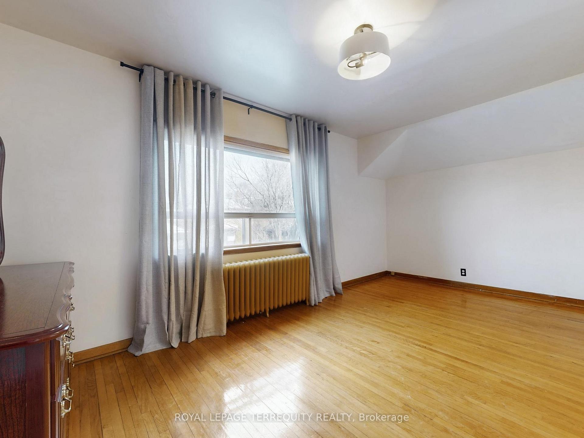 Photo 17 of 371 Strathmore Boulevard, Toronto, Danforth — HOMEH