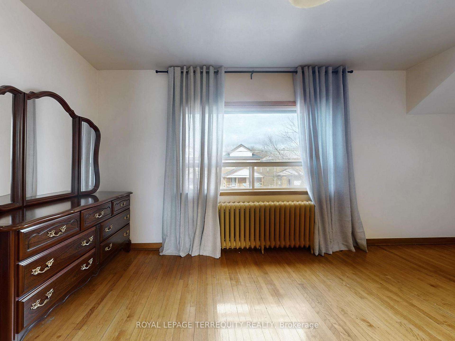 Photo 21 of 371 Strathmore Boulevard, Toronto, Danforth — HOMEH