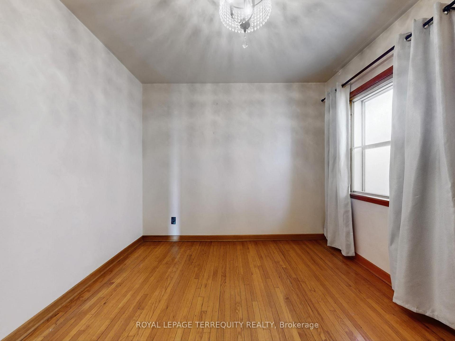Photo 20 of 371 Strathmore Boulevard, Toronto, Danforth — HOMEH