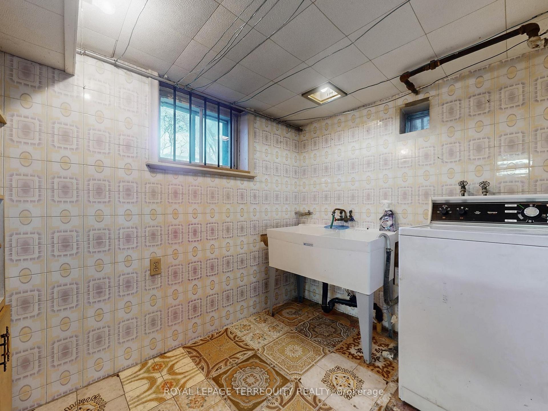Photo 31 of 371 Strathmore Boulevard, Toronto, Danforth — HOMEH