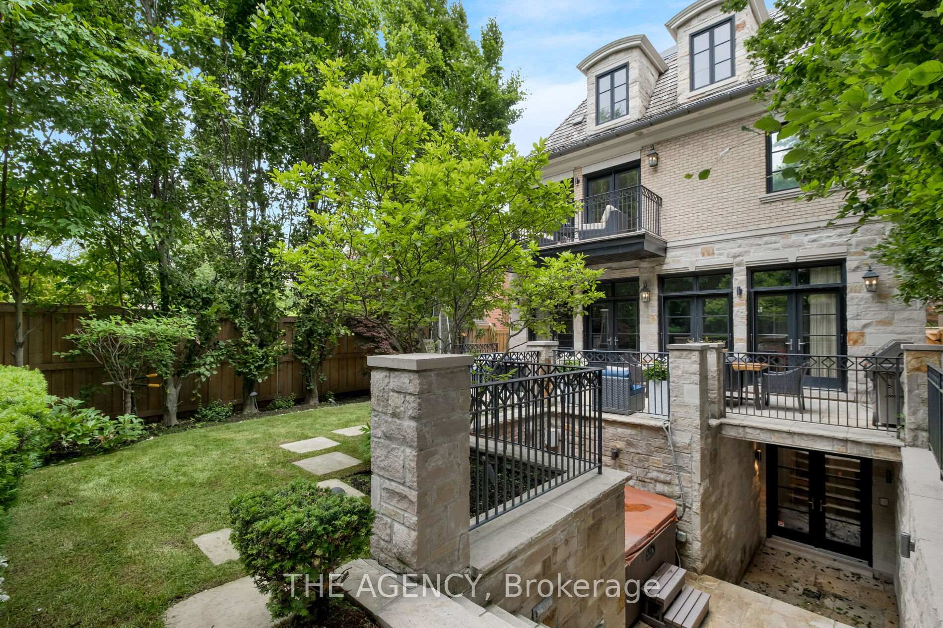 Photo 23 of 190 Forest Hill Road, Toronto, Forest Hill South — HOMEH